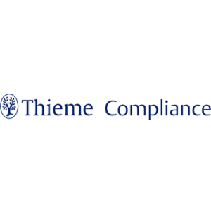 Das Logo für Thieme Compliance zeigt den Firmennamen in blauer Schrift mit einem stilisierten Baumemblem in einem Kreis links vom Text auf weißem Hintergrund.